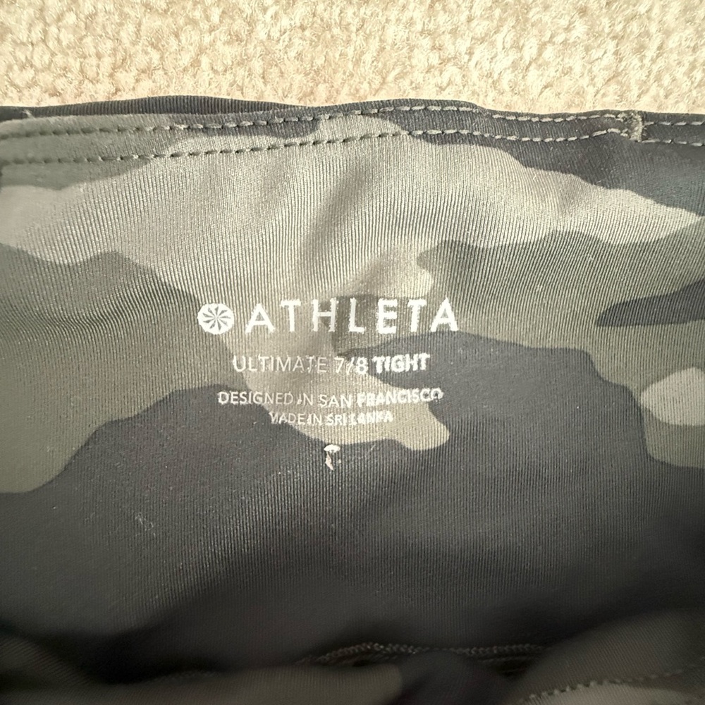 Athleta ultimate 7/8 tight green camo - Picture 5 of 5